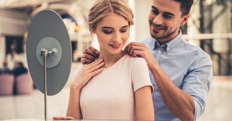 אתה רוצה לפנק את אשתך ליום ההולדת? אלה התכשיטים שימיסו את הלב שלה
